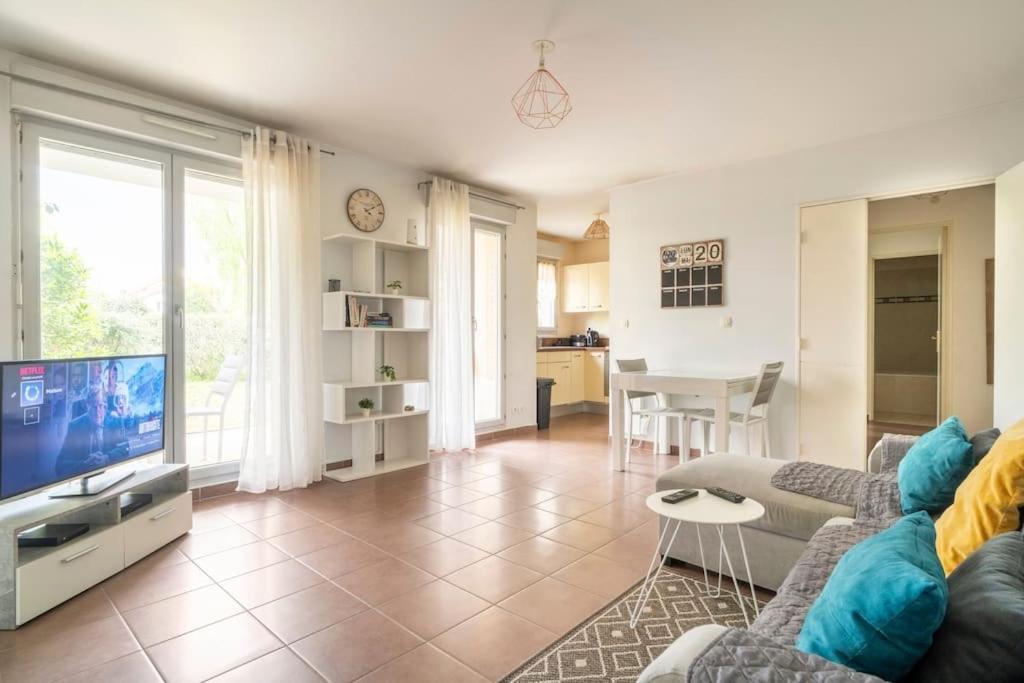 Appartement Avec Jardin Et Terrasse Pres De Paris مانت لا جولي المظهر الخارجي الصورة